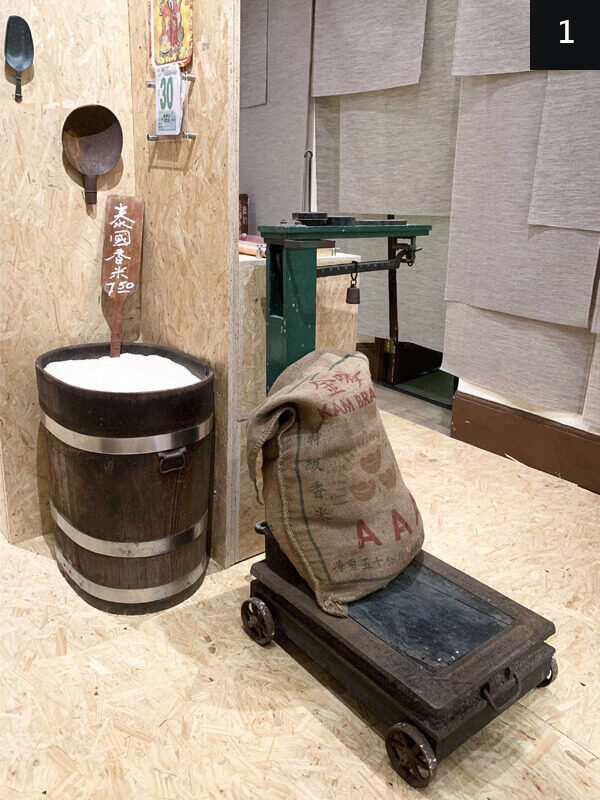 左：零售米舖出售散裝米 右：早年米包用麻包袋包裝，每包重100公斤