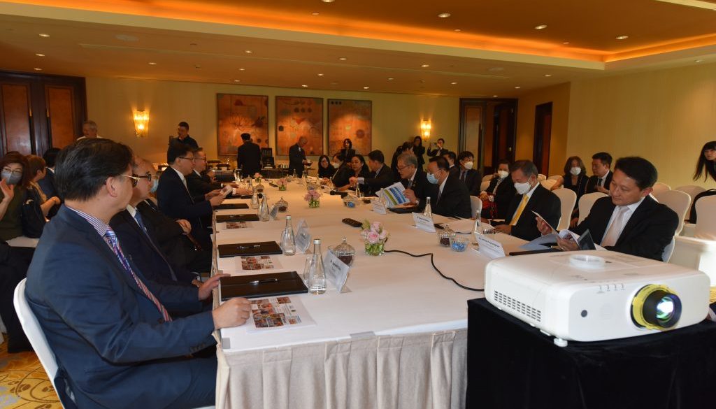 Thai officials and the Thai Exporters Association recently led a delegation on a visit to Hong Kong